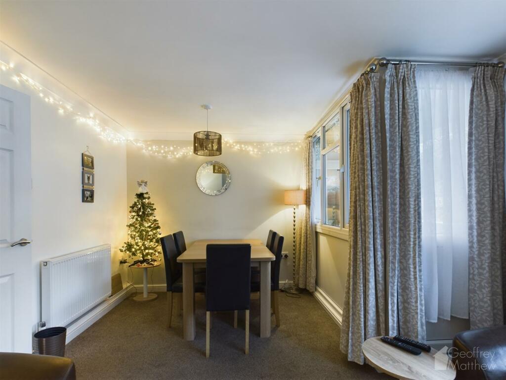 Additional property image - Ladyshot, Harlow