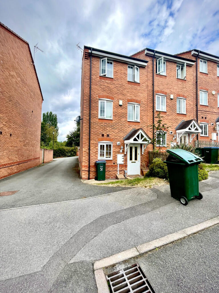 4 bedroom town house for rent in Lowfield Road, Binley, Coventry, CV3