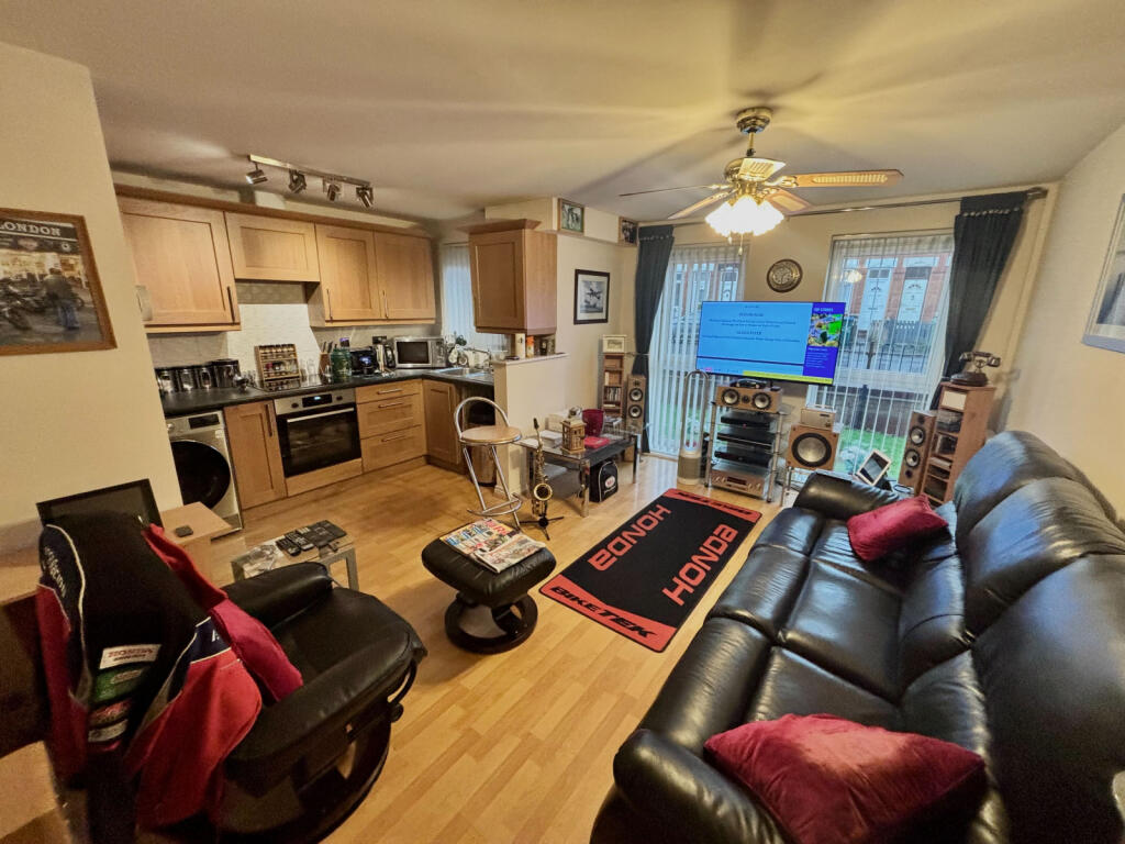 Main image of property: Swan Lane, Stoke CV2 4GE