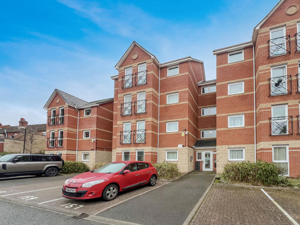 Main image of property: Swan Lane, Stoke CV2 4GE