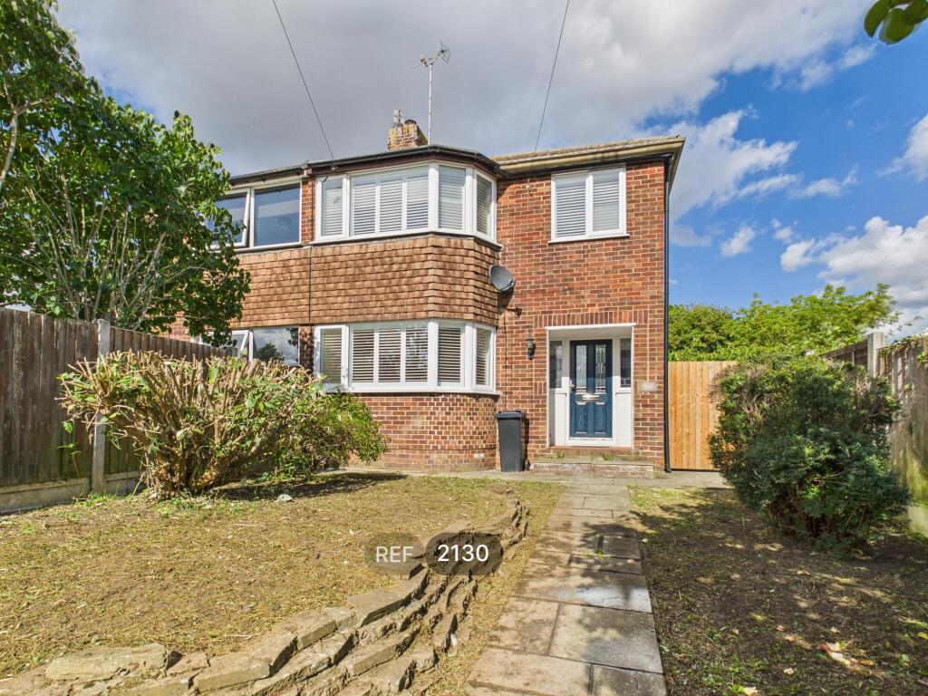 Main image of property: 137, Bergholt Road, Colchester, CO4 5AG