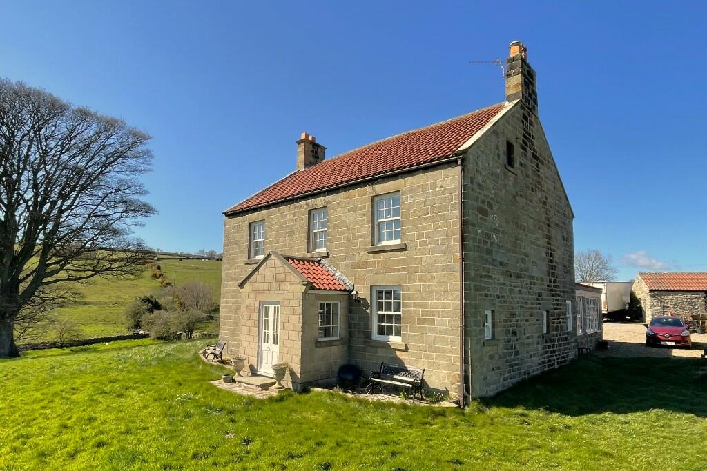 6 bedroom detached house for sale in Commondale, North Yorkshire, YO21