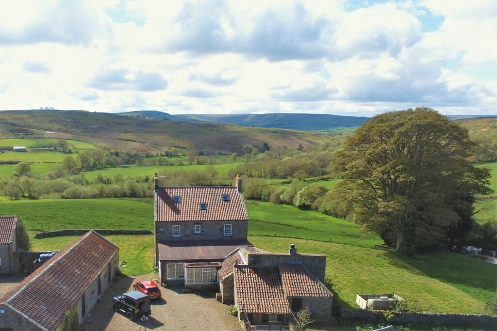 6 bedroom detached house for sale in Commondale, North Yorkshire, YO21