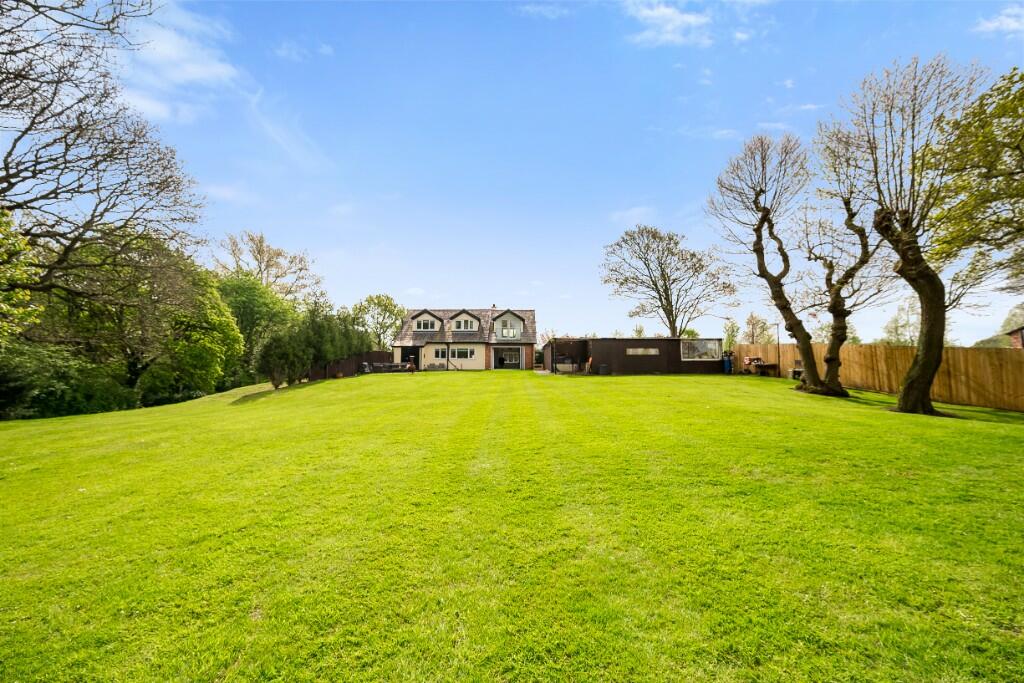 3 bedroom detached house for sale in Edenfield, Gregson Lane, Hoghton