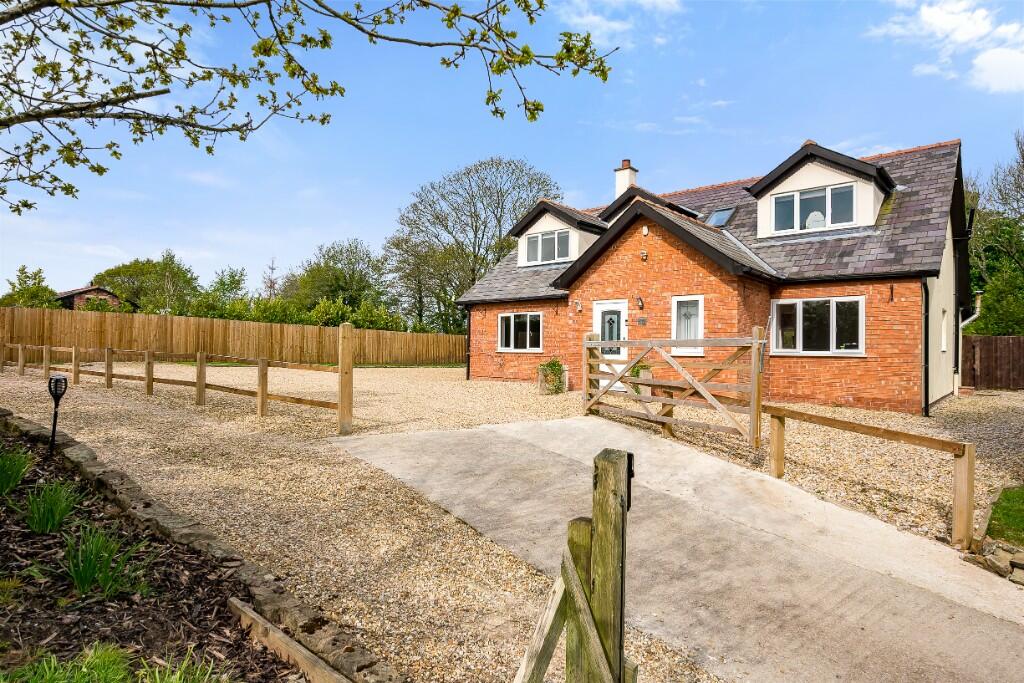 3 bedroom detached house for sale in Edenfield, Gregson Lane, Hoghton