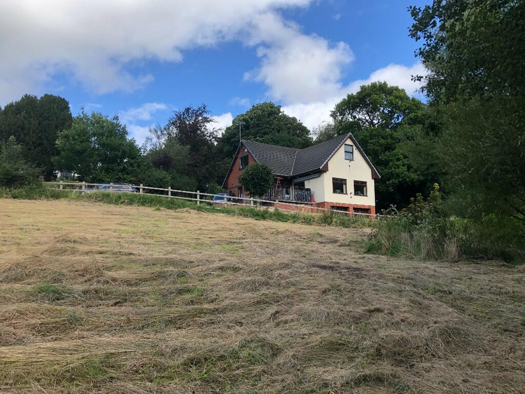 4 bedroom detached house for sale in Hillside Bungalow, Gathurst Lane