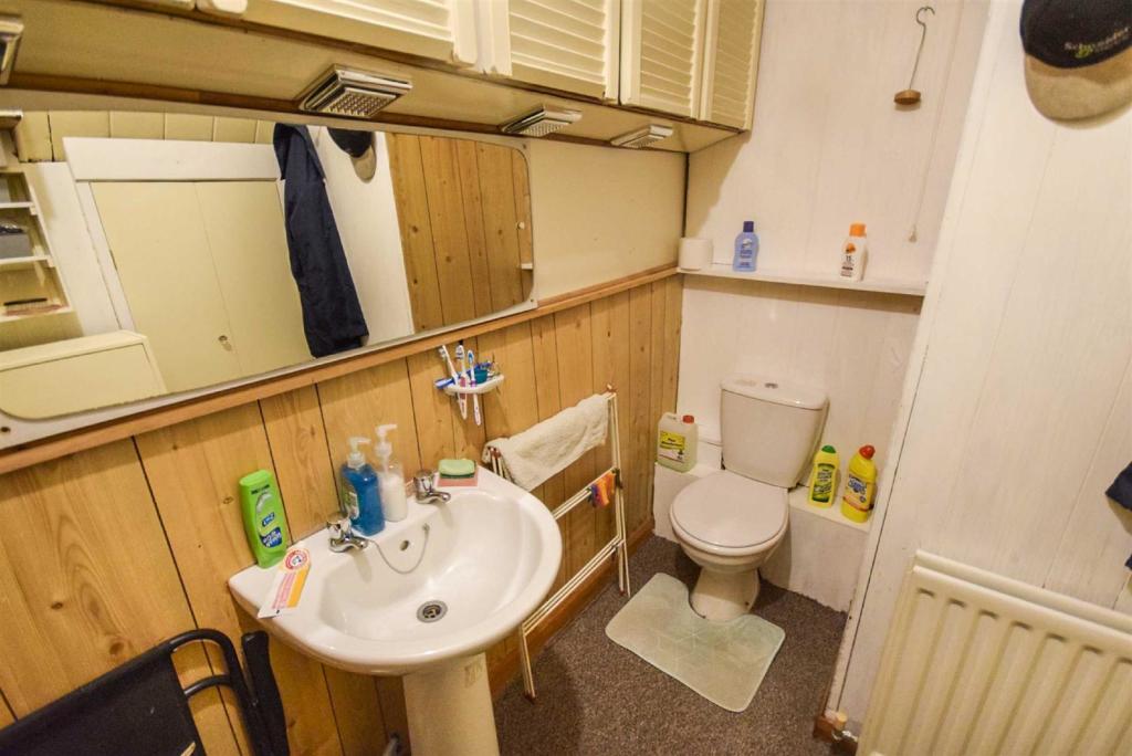 2 bedroom terraced house for sale in Station Road, Stoke Golding, CV13