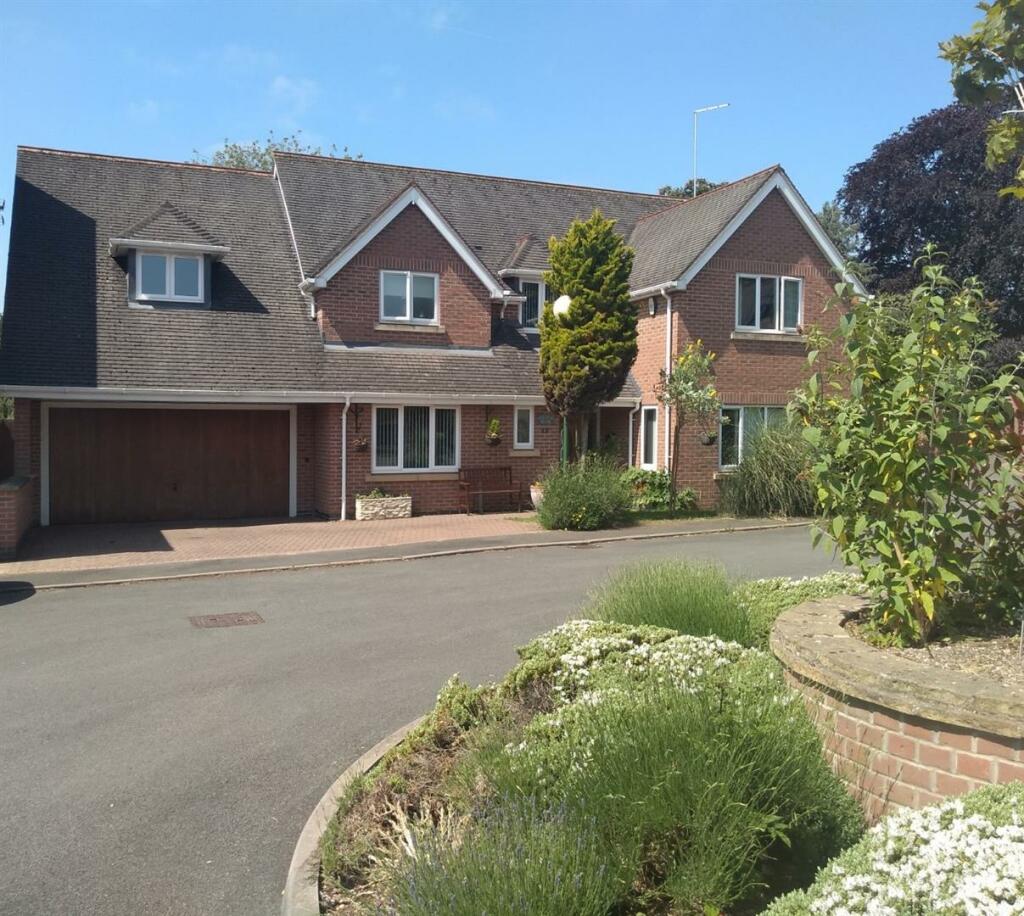 5 bedroom detached house for sale in Ward Close, Barwell, LE9
