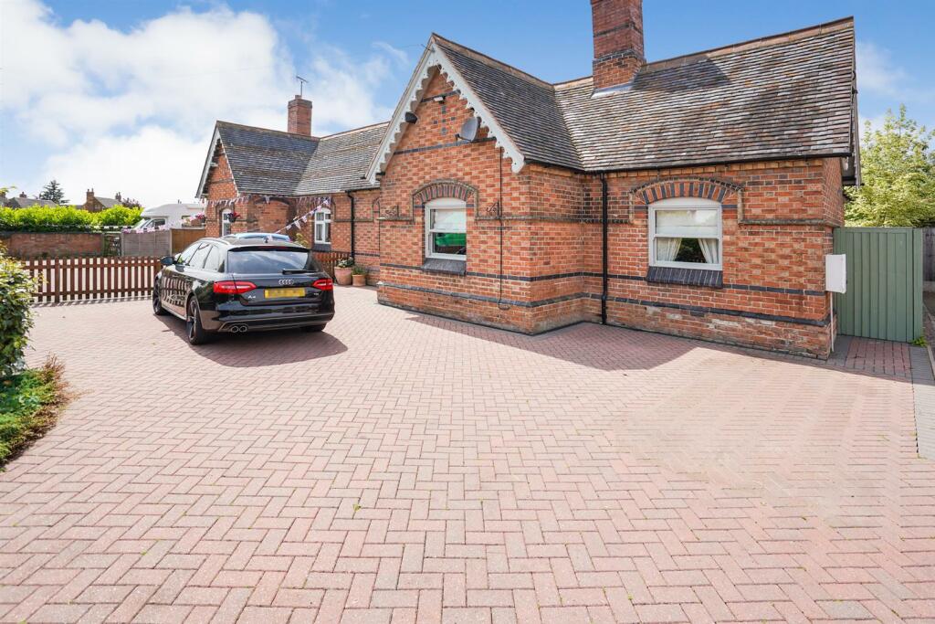 2 bedroom semidetached bungalow for sale in Main Street, Nailstone, CV13