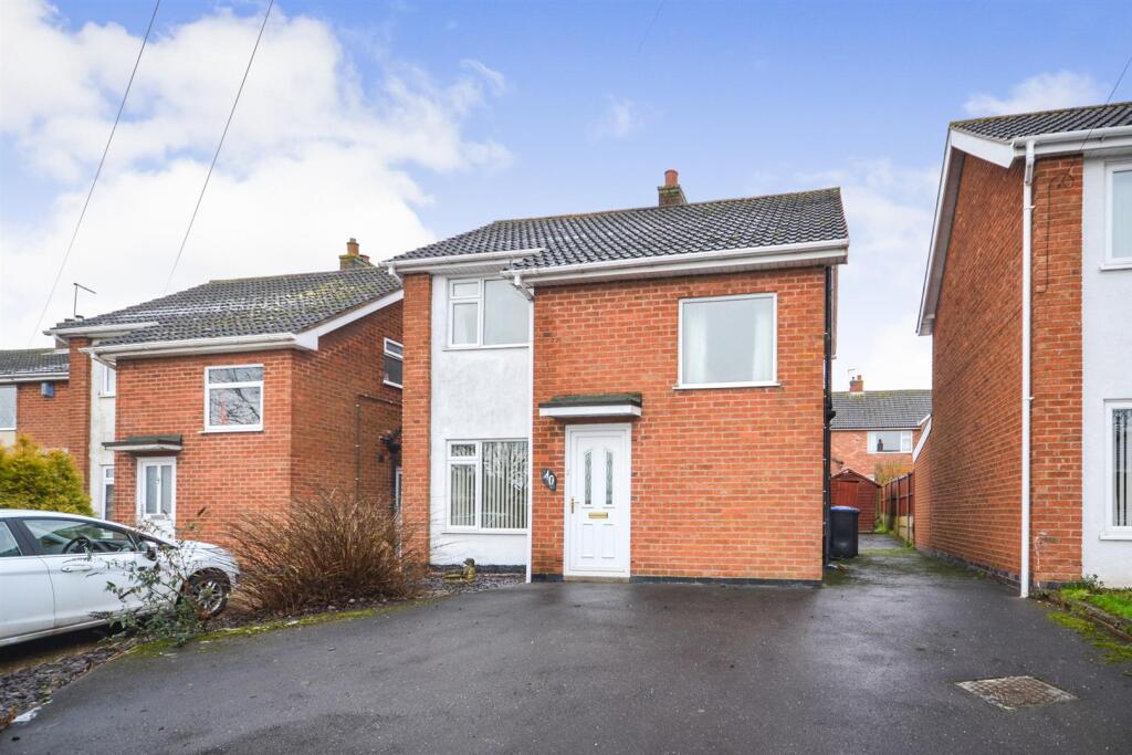 3 bedroom detached house