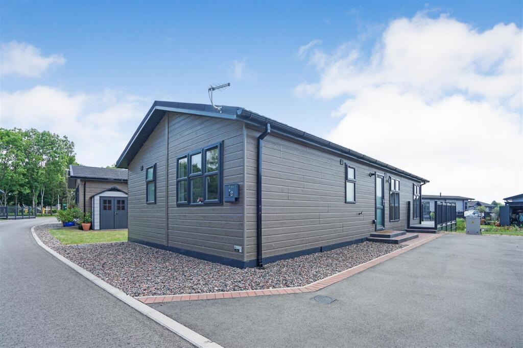 Main image of property: Bosworth Lakeside Lodges, Market Bosworth