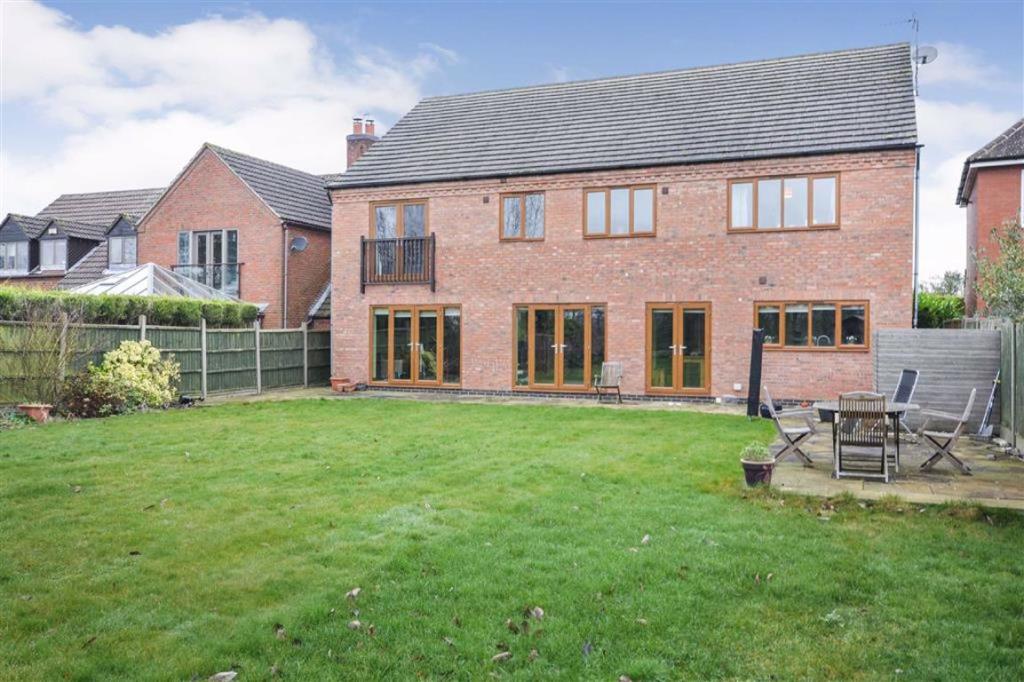 5 bedroom detached house for sale in Carlton, CV13