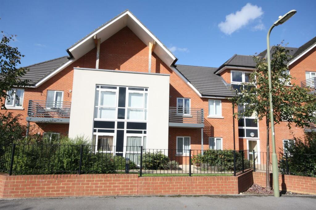 2 bedroom retirement property for sale in Kent Road, Chandler's Ford