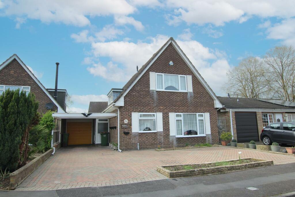 3 bedroom detached bungalow for sale in Oakgrove Gardens,