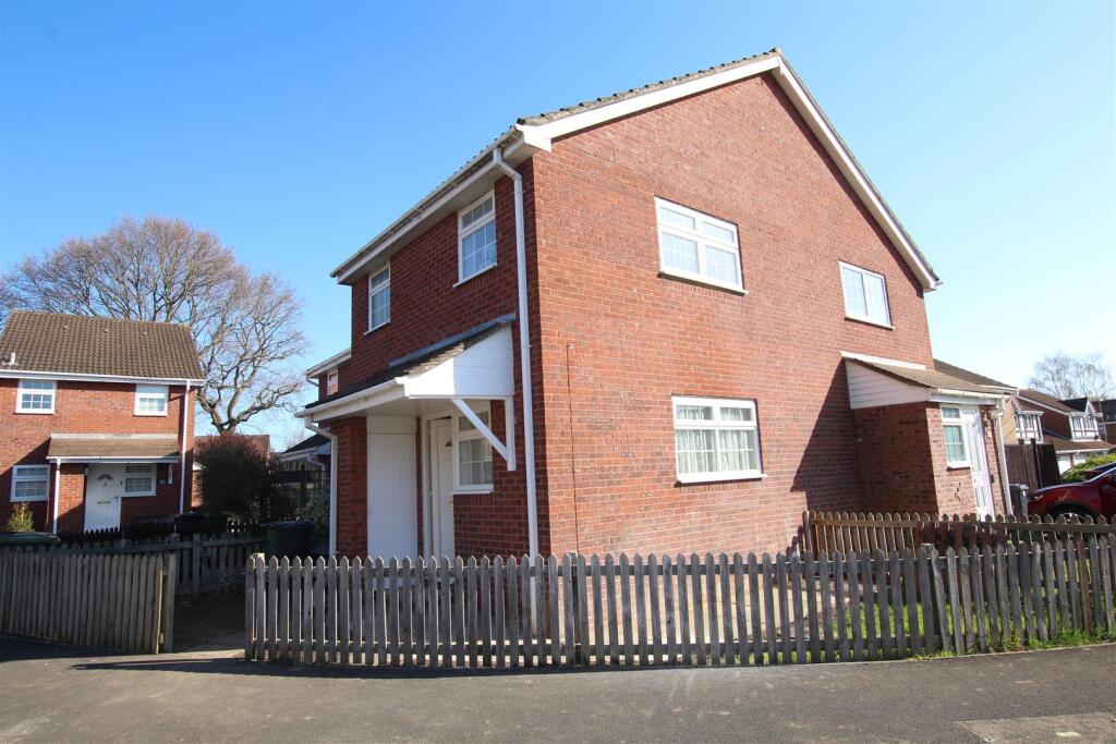 Main image of property: Cudworth Mead, Hedge End, Southampton