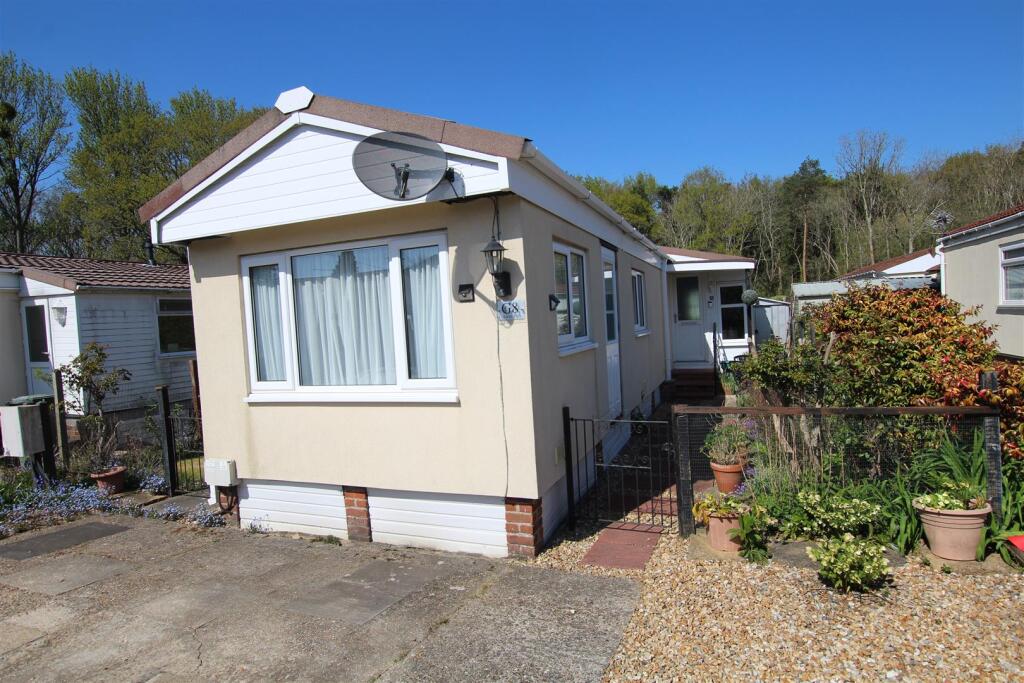 Main image of property: Oak tree, Allington Lane, West End, Southampton