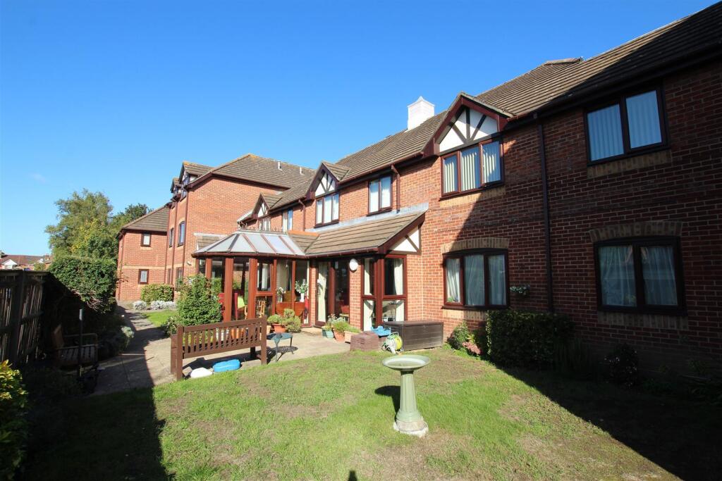 Main image of property: The Crescent, Eastleigh