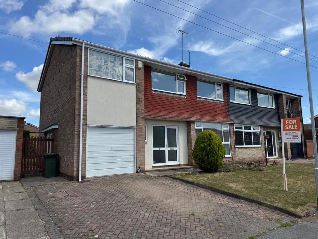 Main image of property: Warwick Avenue, Worksop, S81