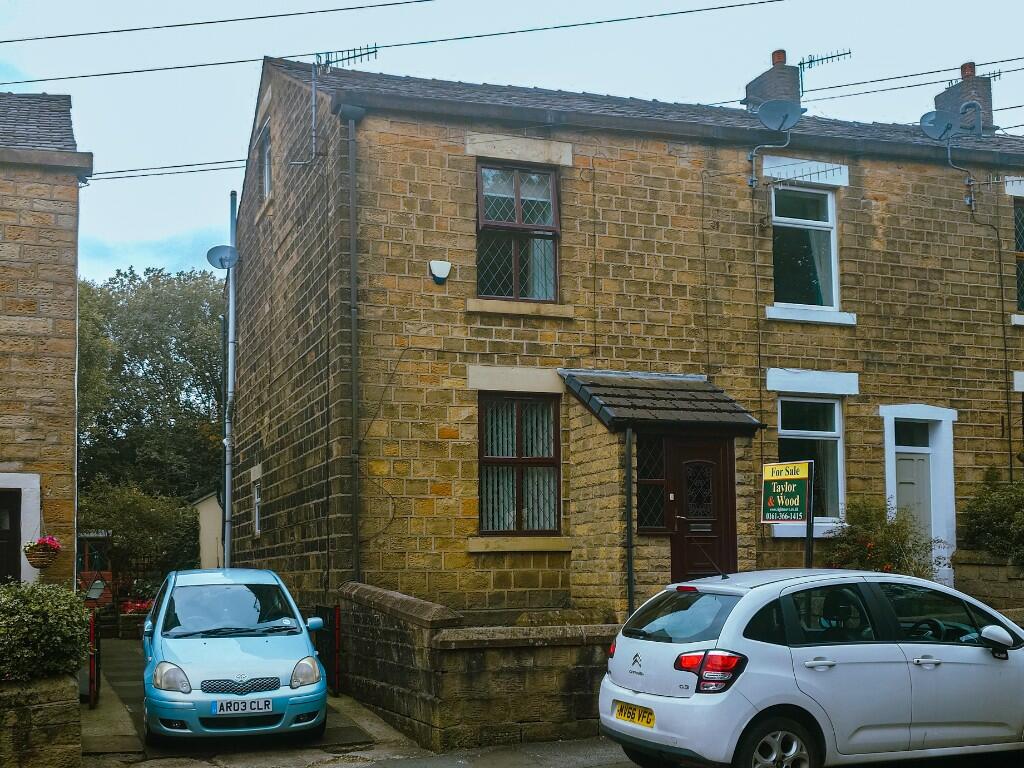 2 bedroom end of terrace house for sale in Shaw Lane, Glossop