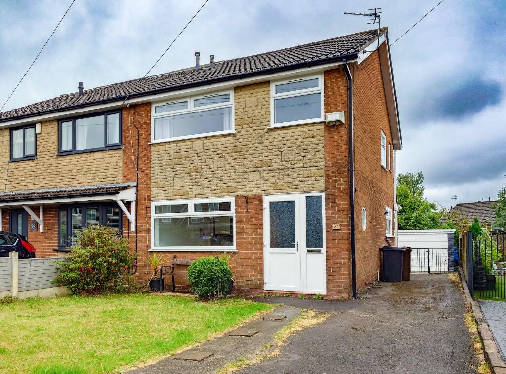 3 bedroom semidetached house for sale in Broadhill Road, Stalybridge