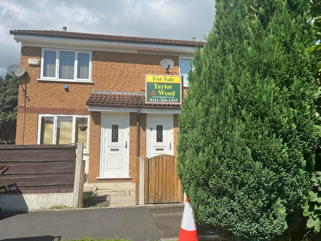 2 bedroom mews property for sale in Wells Court, Dukinfield, Cheshire, SK16