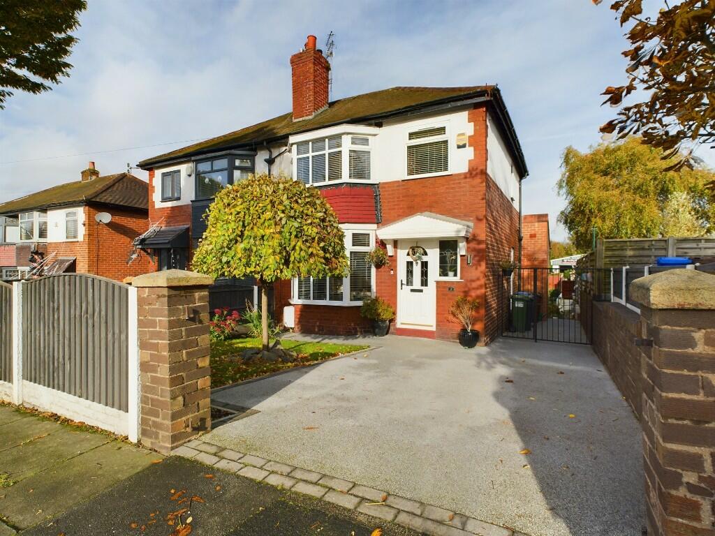 3 bedroom semidetached house for sale in Waverley Road, Hyde, SK14 5AX