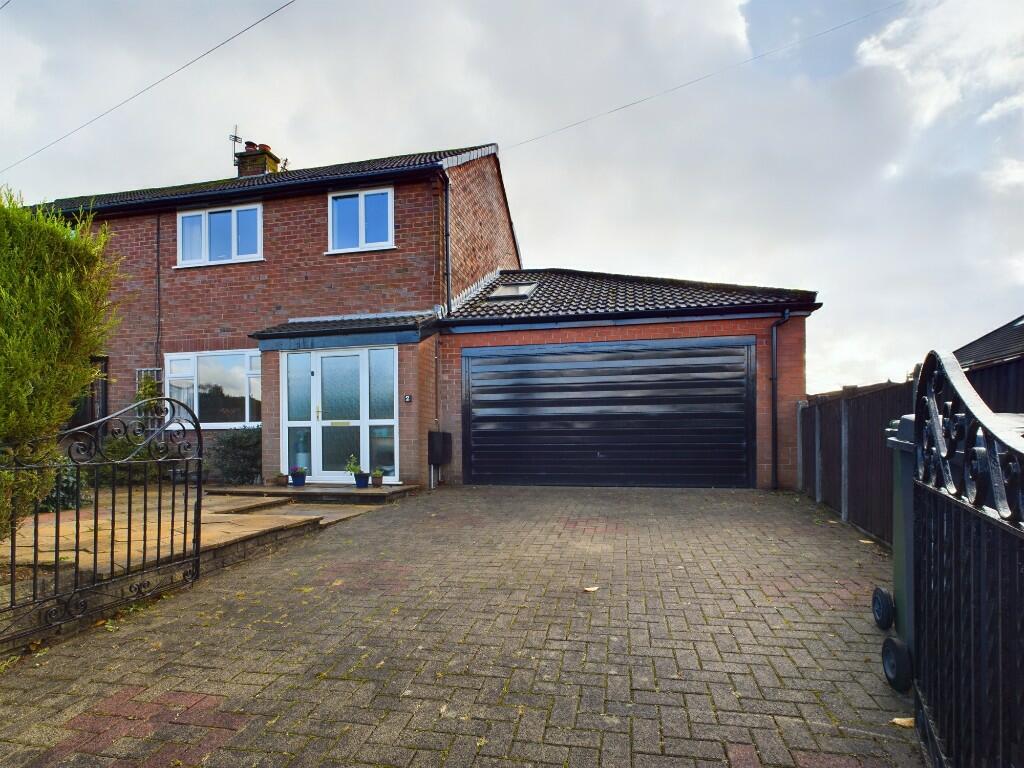 4 bedroom semidetached house for sale in Lydgate Close, Haughton Green