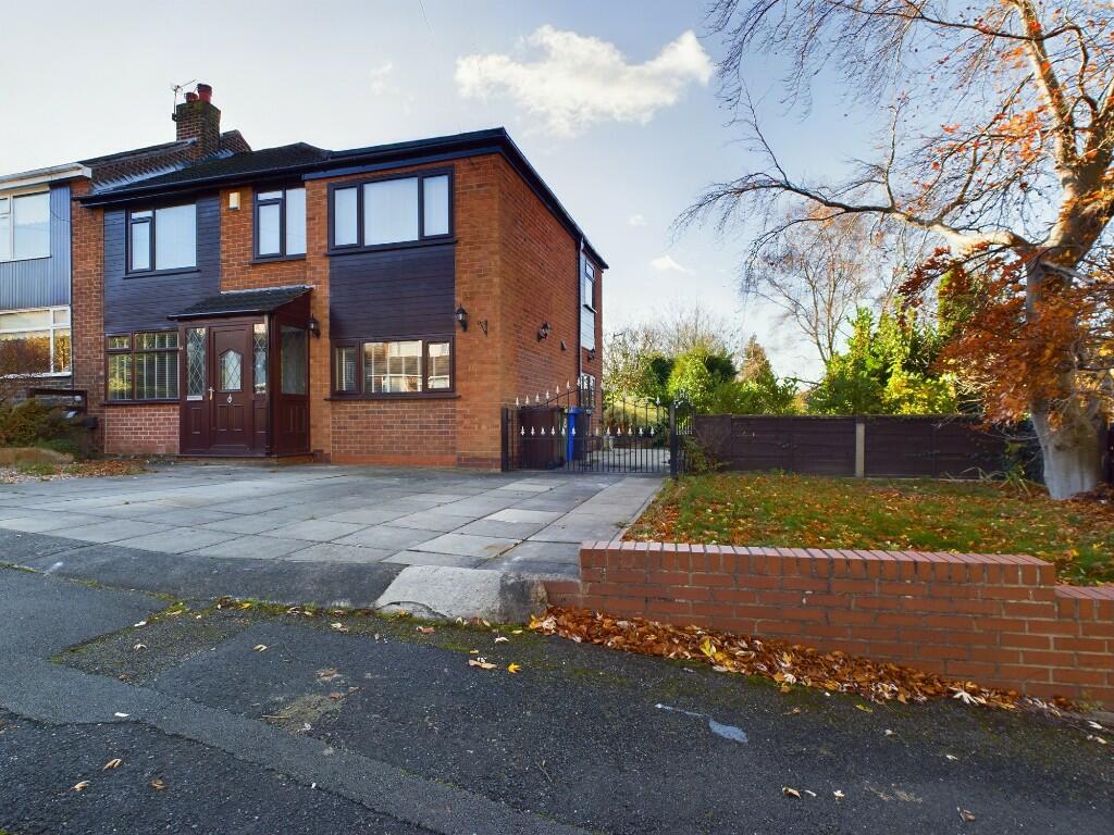 5 bedroom semidetached house for sale in Fawley Avenue, Hyde, SK14 5AF