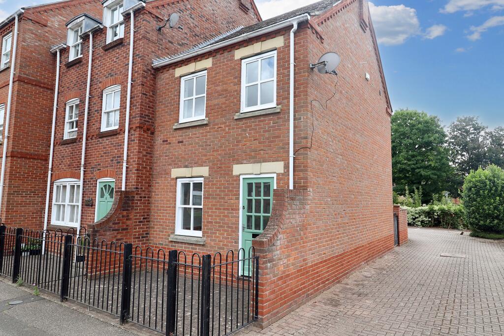 2 bedroom end of terrace house