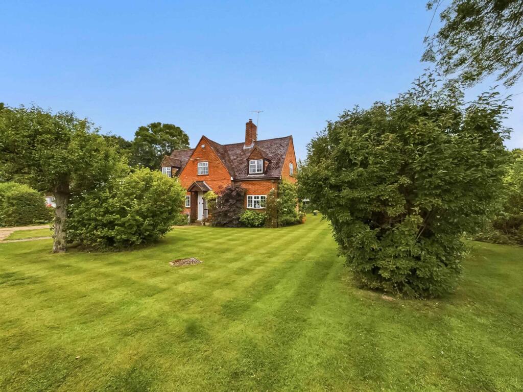 4 bedroom detached house for sale in Watlington Howe Rd, OX49