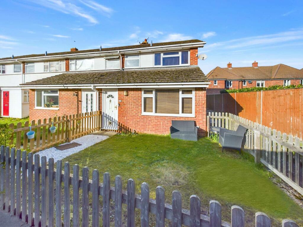 3 bedroom end of terrace house for sale in Ravensmead, Chinnor, OX39