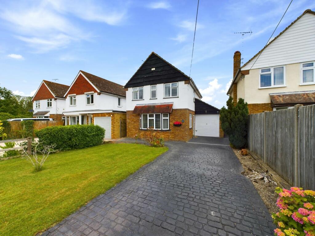 3 bedroom detached house for sale in Oakley Lane, Chinnor, OX39
