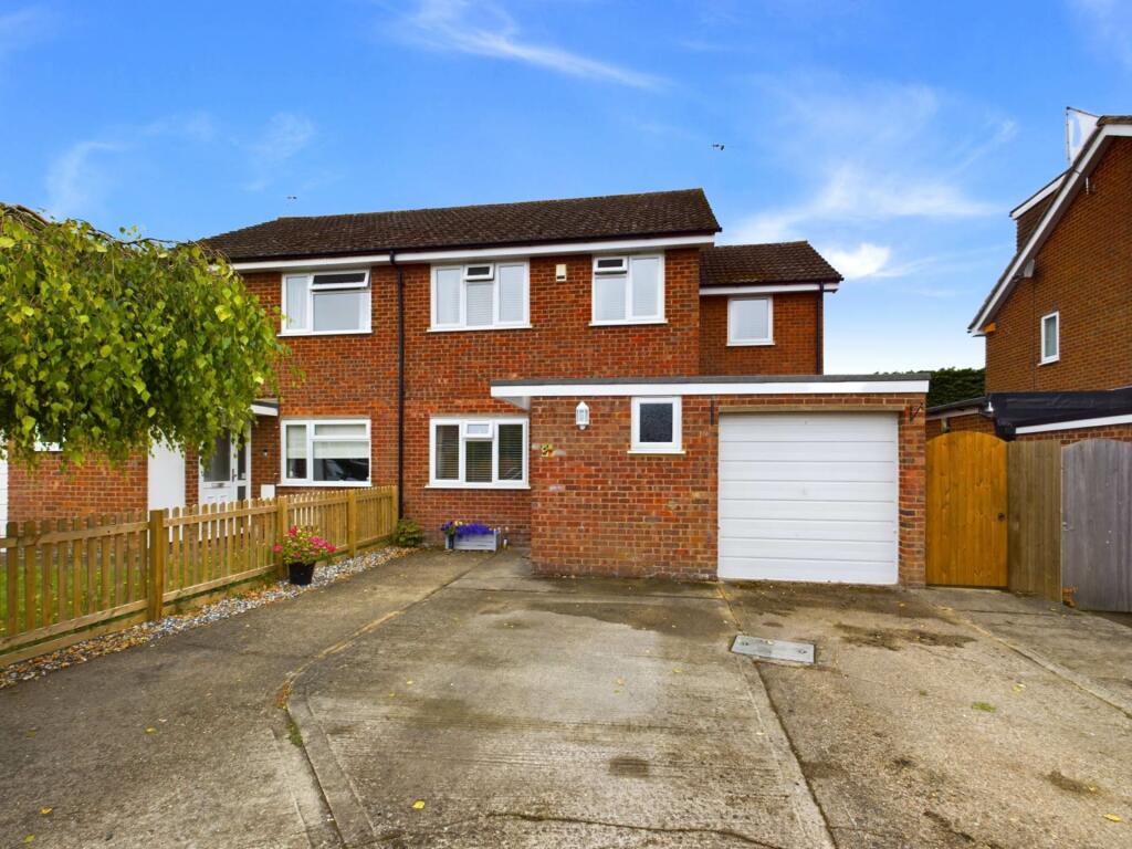 4 bedroom semidetached house for sale in Cowleaze, Chinnor, OX39