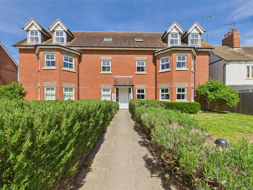 Main image of property: Phoenix Court, Thame, Oxfordshire