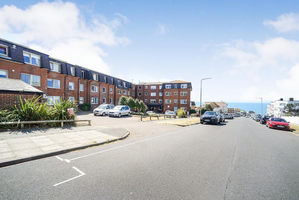 2 bedroom flat for sale in Longridge Avenue, Saltdean, Brighton, BN2