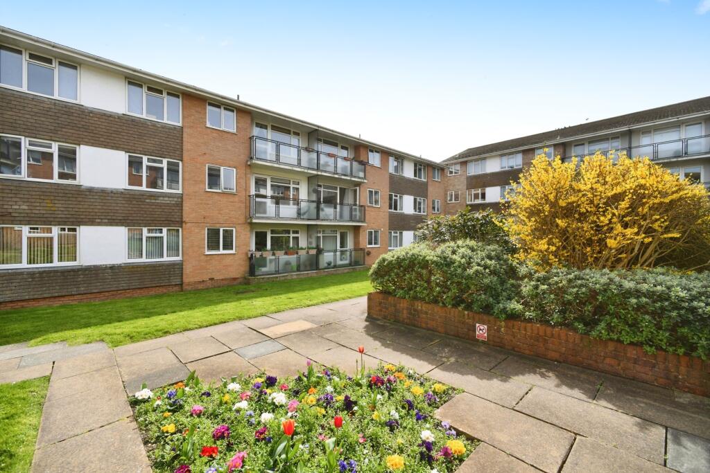 2 bedroom flat for sale in Westbrook, Lustrells Vale, Saltdean