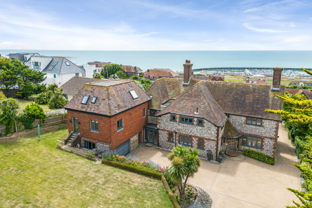 6 bedroom detached house for sale in Roedean Crescent, Brighton, BN2