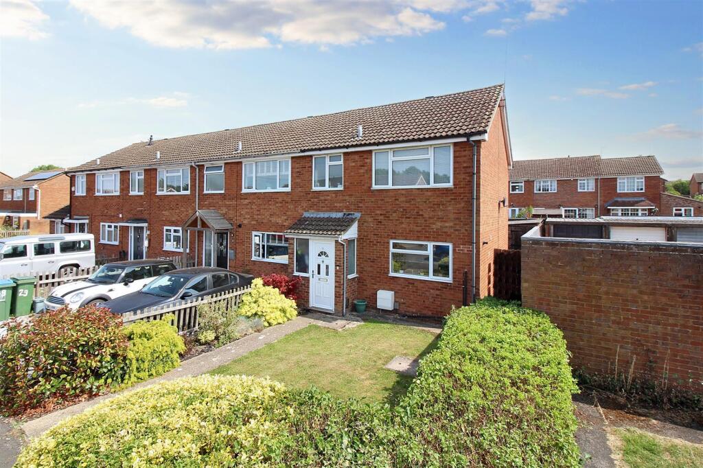 3 bedroom end of terrace house