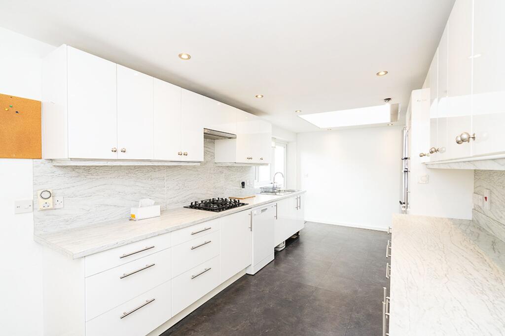 Additional property image - Common Road, Stock, CM4
