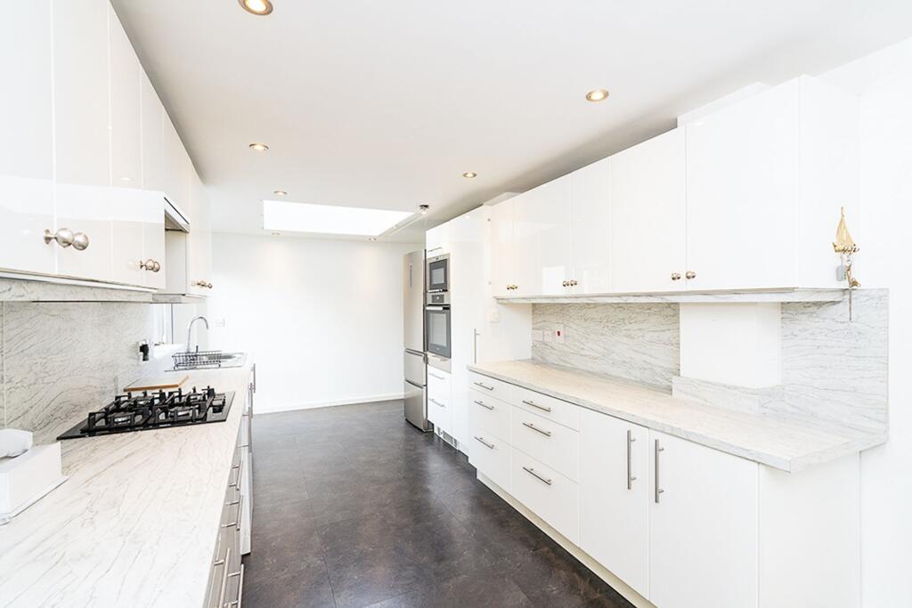 Additional property image - Common Road, Stock, CM4