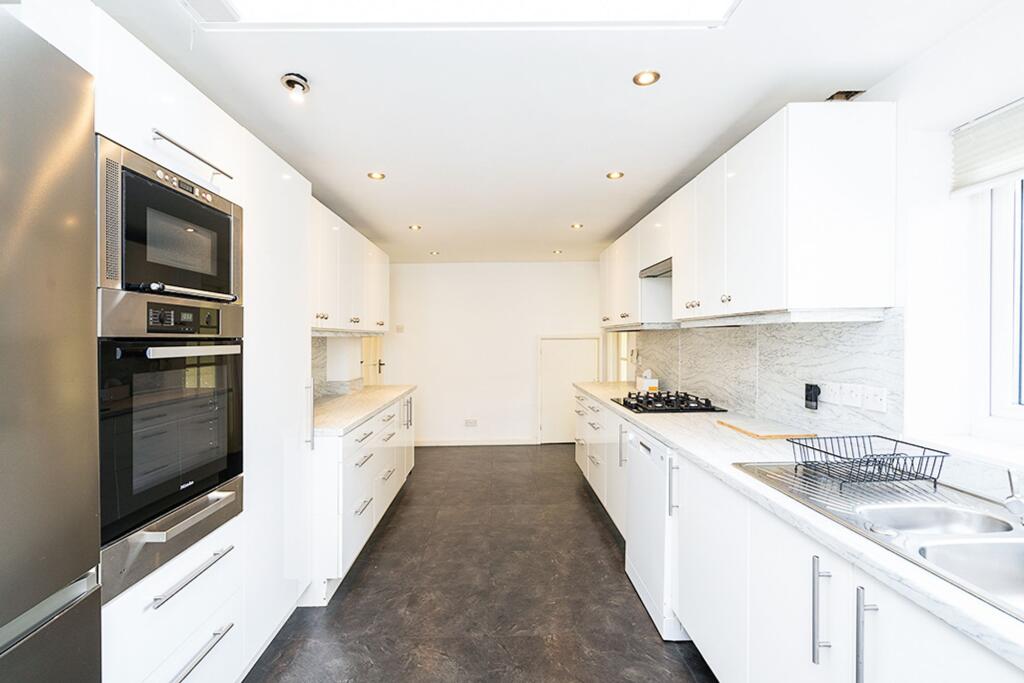 Additional property image - Common Road, Stock, CM4