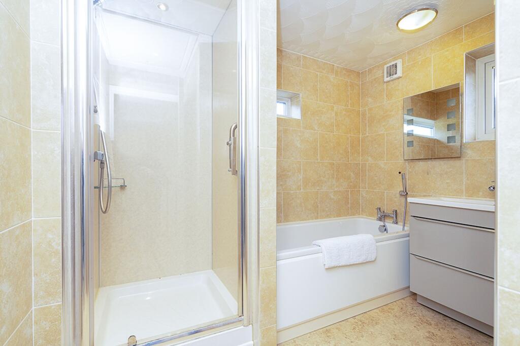 Additional property image - Common Road, Stock, CM4