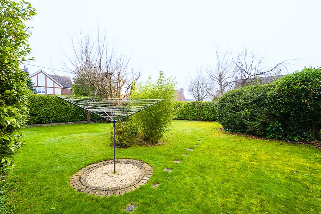 Additional property image - Common Road, Stock, CM4