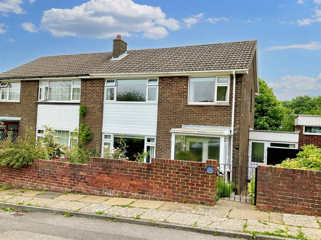 3 bedroom semidetached house for sale in Knights Templars, Dover, CT17