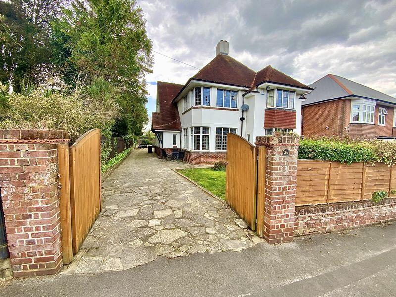 4 bedroom detached house for sale in Swanmore Road, East