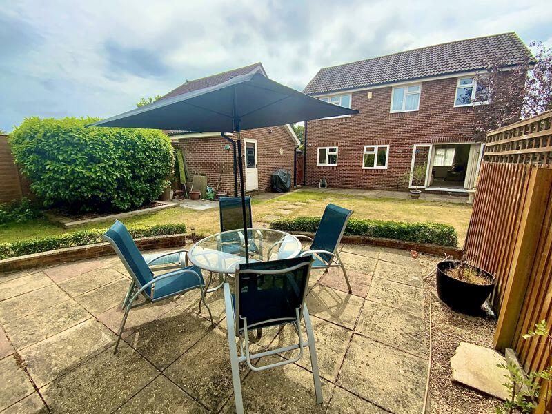 4 bedroom detached house for sale in Lechlade Gardens, Littledown