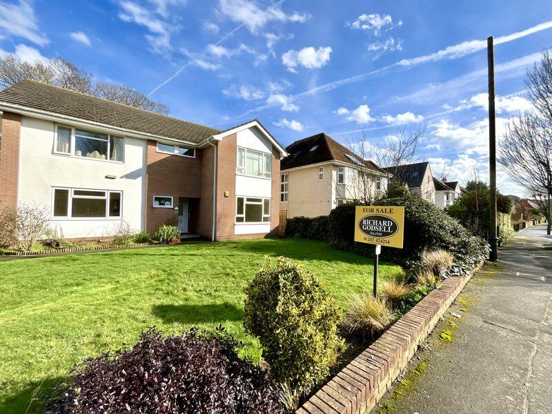 3 bedroom flat for sale in Browning Avenue, Manor, Bournemouth, BH5
