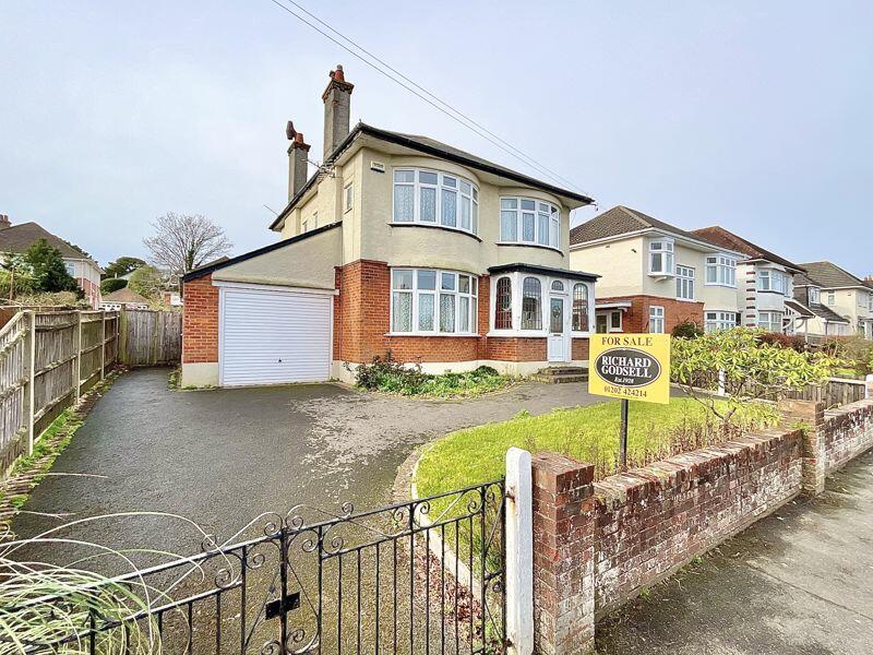 3 bedroom detached house for sale in Waltham Road, East