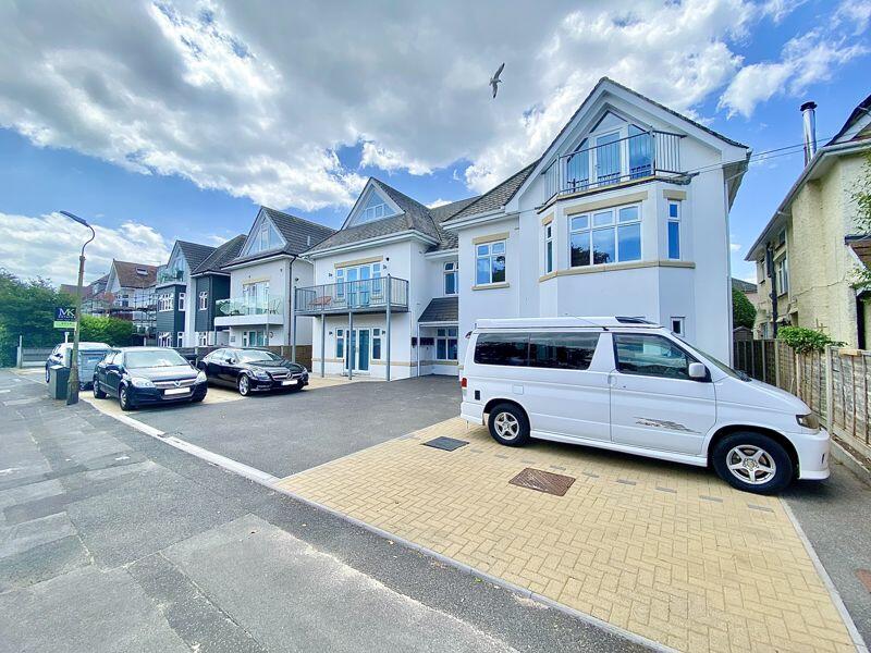 1 bedroom apartment for sale in Pinecliffe Avenue, Southbourne