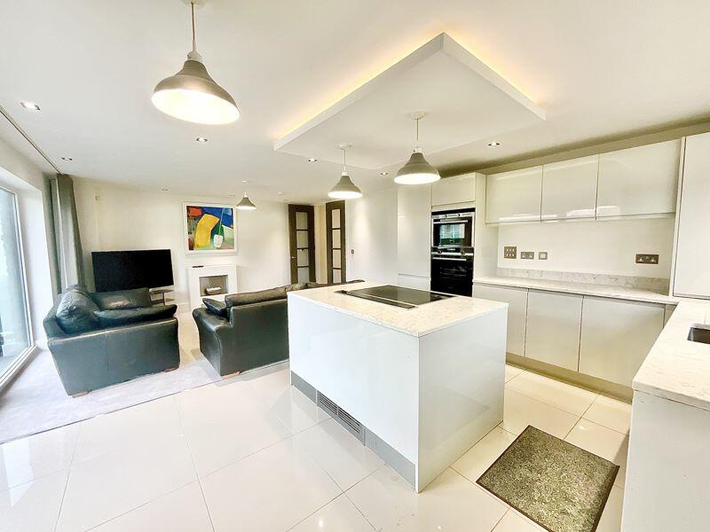 Additional property image - Boscombe Overcliff Drive, Bournemouth
